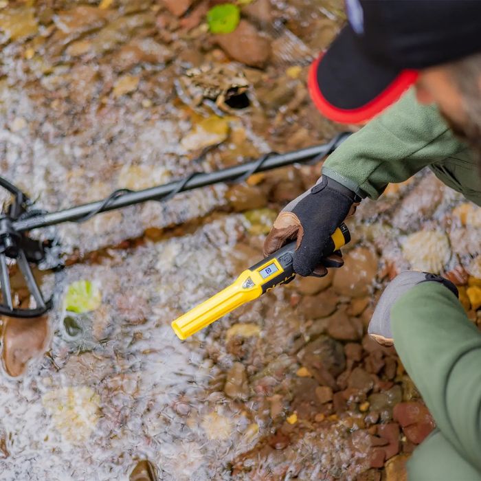 Nokta AccuPOINT Waterproof Pinpointer Metal Detector - Image 2
